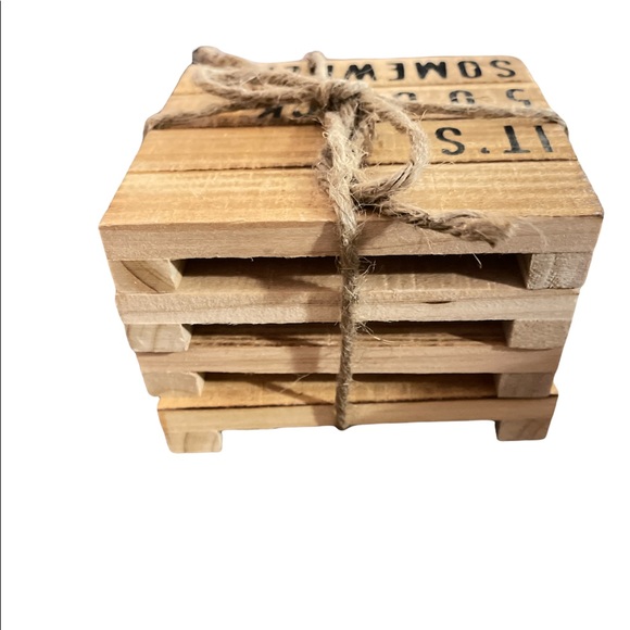 NWOT Mud Pie Wooden Pallet Coasters - “It’s 5:00 Somewhere” - Picture 2 of 7